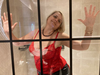 Joimistress - Ich bin deine virtuelle JOI-Domina! Ich liebe es, dich mit einer guten JOI, CEI oder SPH, CBT, Rollenspielen und Fetisch-Femdom zu kontrollieren. Ich mag es, mich von einem echten Master kontrollieren zu lassen. Es bereitet mir großes Vergnügen. Ich würde hier gerne ein echtes Geldschwein treffen.